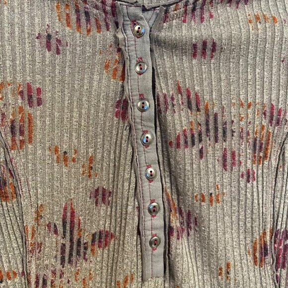 Free People Layer Me Henley Gray Floral Size S - Picture 3 of 9